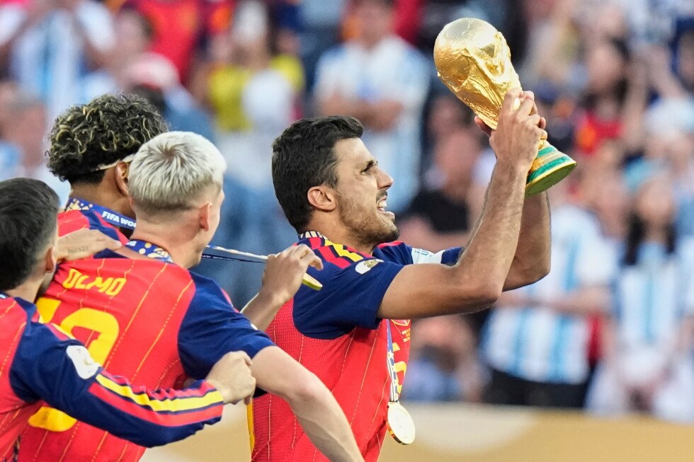 Spain beats Argentina to win the World Cup as Trump presents the trophy
