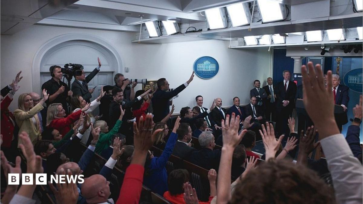 Secret Service takes press badges from CNN, MS NOW and Politico reporters